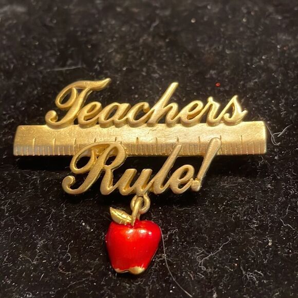 Vintage 2.3” Joanette Jewelry Teachers Rule gold tone brooch ruler enamel apple - Picture 2 of 13